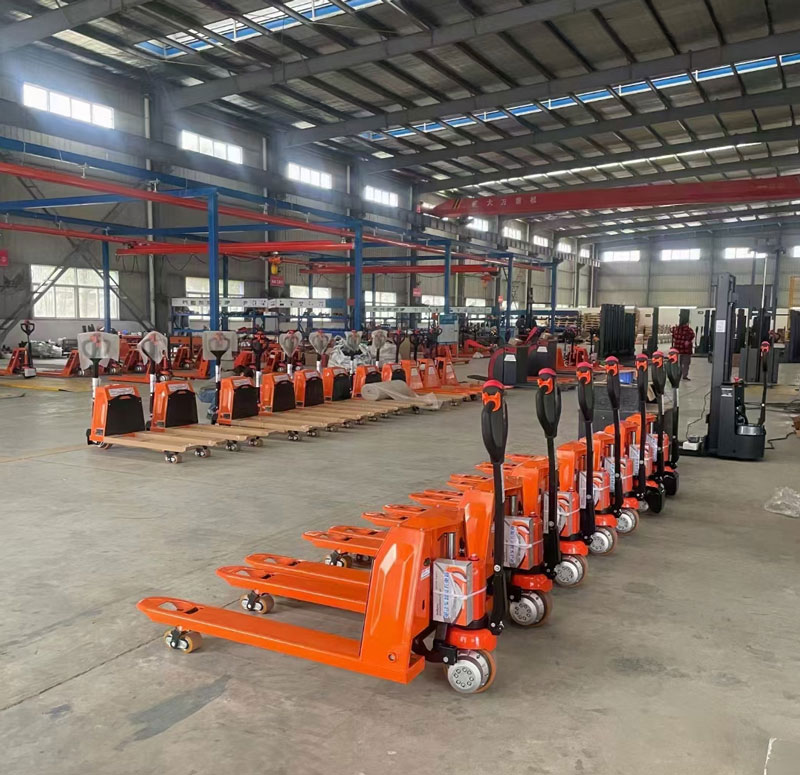 為冬季準(zhǔn)備電動(dòng)叉車(chē)